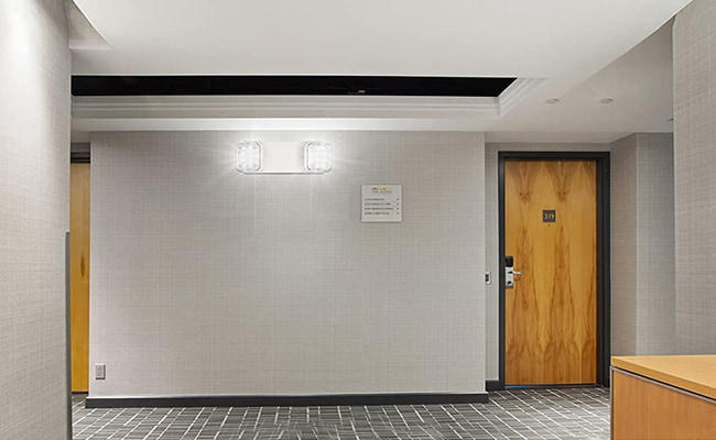 我们的产品经过精心设计,不仅满足功能要求,还考虑了能源效率和环境适应性,确保在任何紧急情况下提供可靠的照明支持。